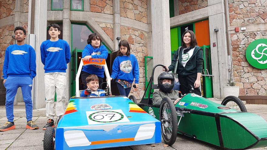 La Comarca de la Sidra pisa el acelerador: los equipos de Bimenes y Nava que compiten con coches eléctricos construidos por estudiantes crean la asociación "Guaheslab Steam Club"