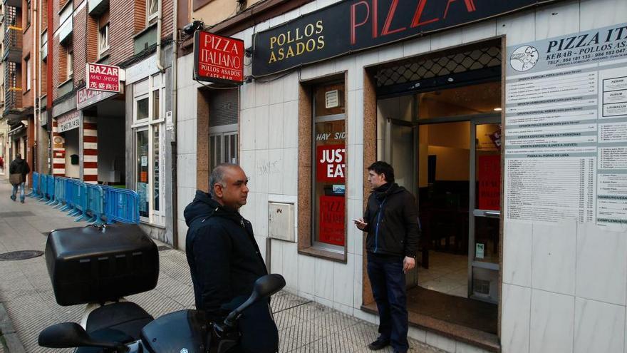 Reabren las tiendas afectadas por el incendio del bazar chino de Pumarín