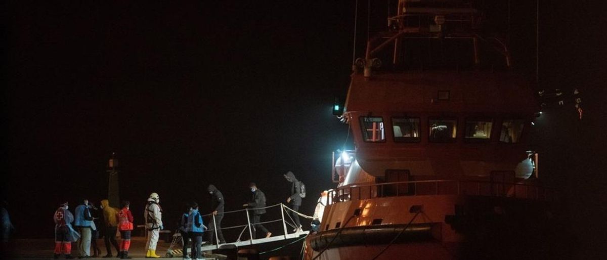 Canàries alerta el Govern que no pot acollir més menors migrants «amb dignitat» Canàries alerta el Govern que no pot acollir més menors migrants «amb dignitat»