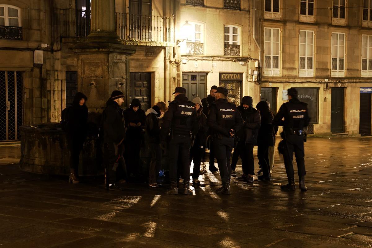 La propiedad del edificio desalojado en la Algalia refuerza la seguridad con alarma y guardias privados