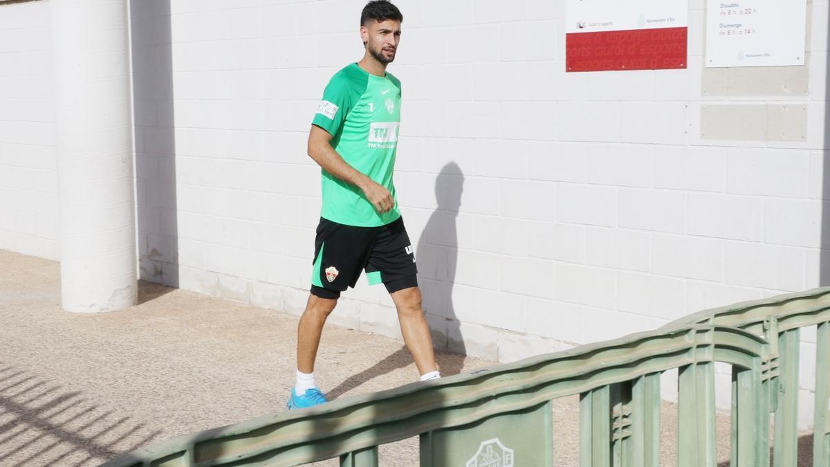 Pastore llegando al campo Díez Iborra para realizar un entrenamiento