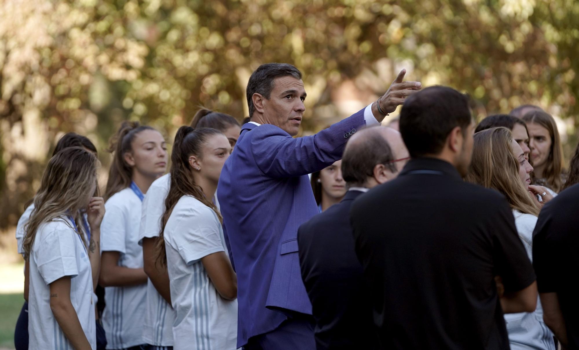 La recepción de Pedro Sánchez a la selección femenina Sub-20, en imágenes