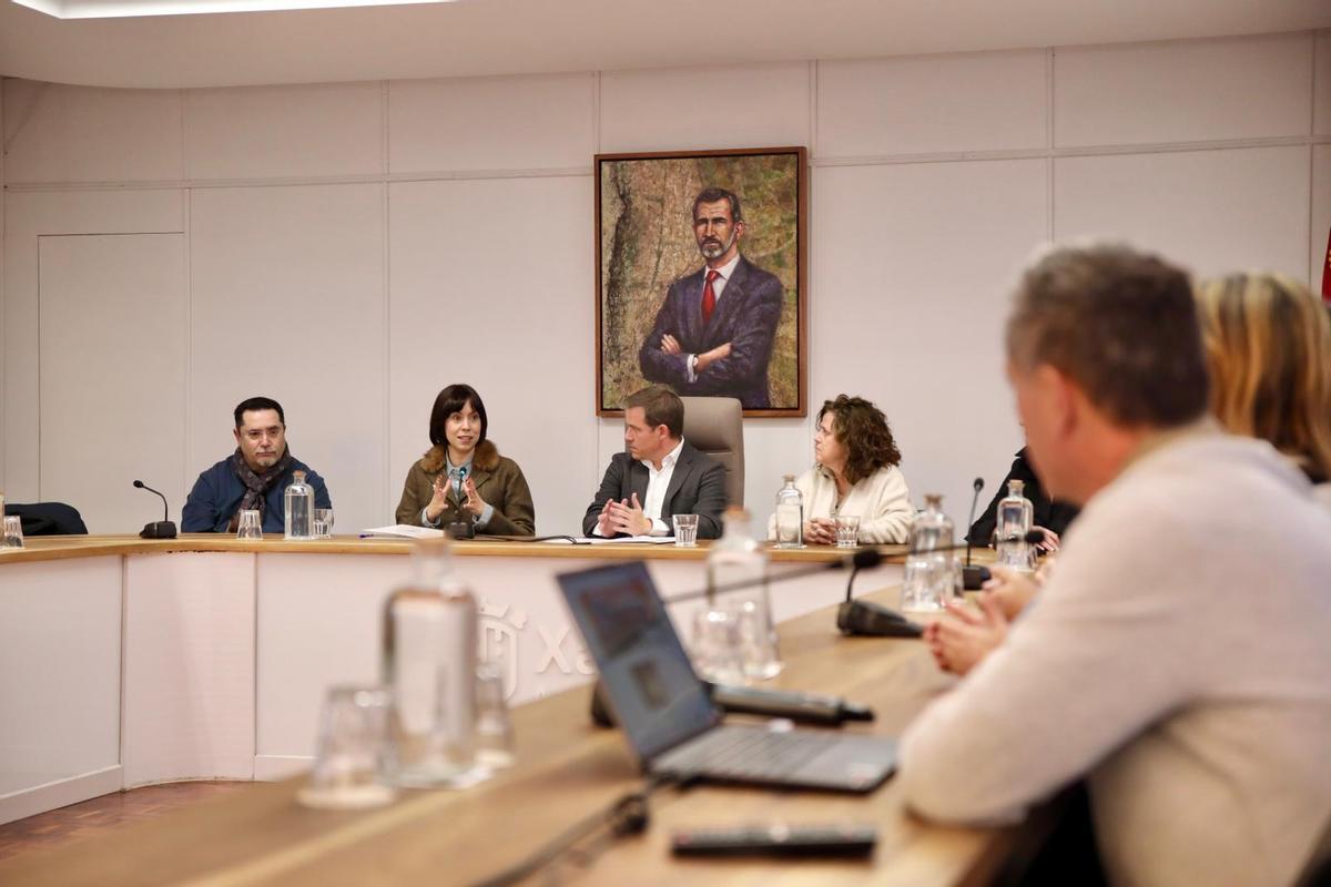 La reunión de la ministra con el equipo del IES Lluís Simarro de Xàtiva.
