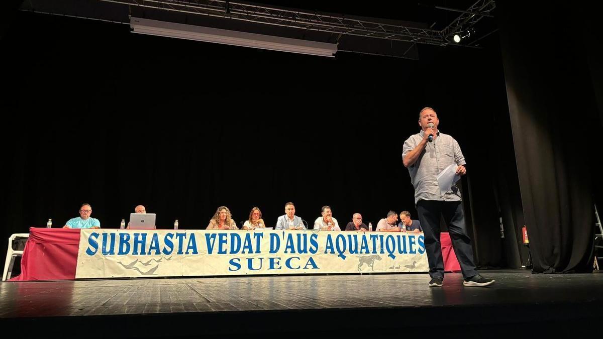 Un momento de la subasta del coto celebrada este miércoles en el Centre Municipal Bernat i Baldoví.