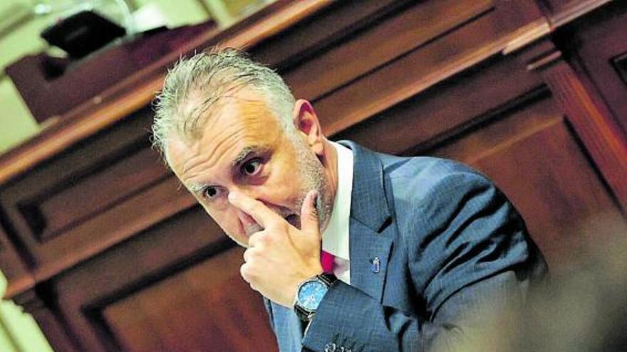 Ángel Víctor Torres, ayer, en el pleno del Parlamento de Canarias.