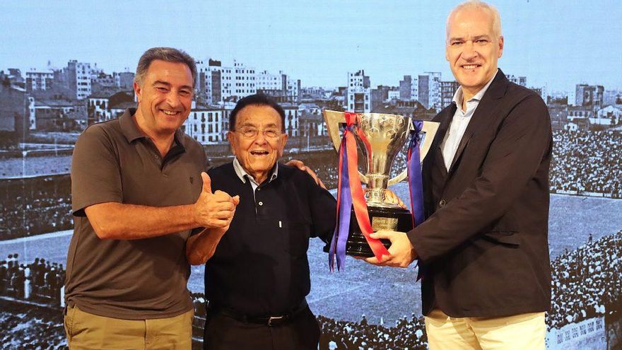 El Levante UD visita la FFCV para ofrecer el título de campeón a todos los clubes de la Comunitat Valenciana