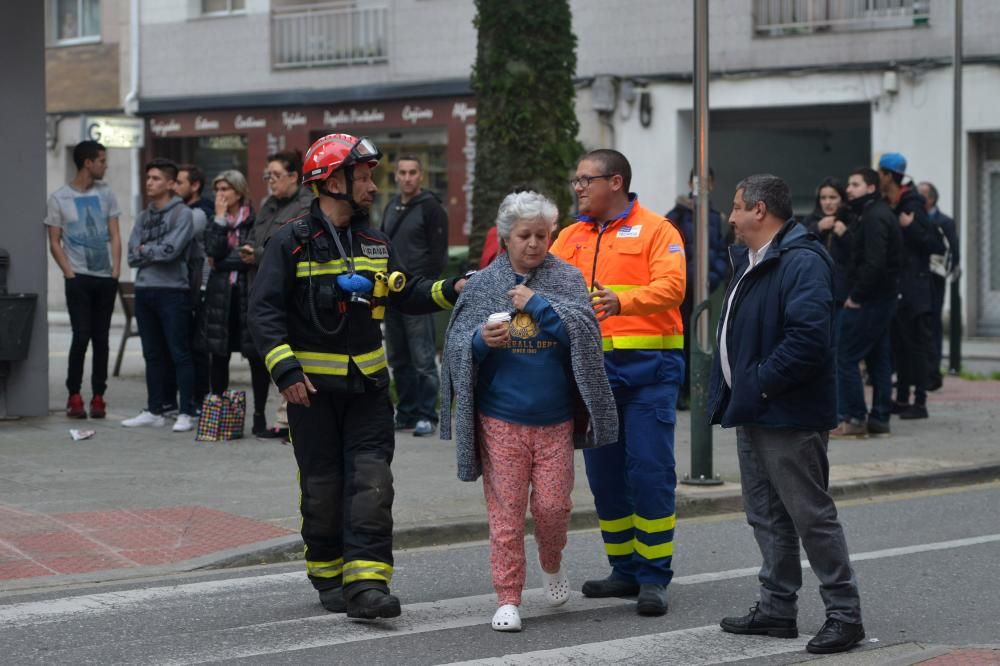 Un incendio obliga a desalojar un edificio