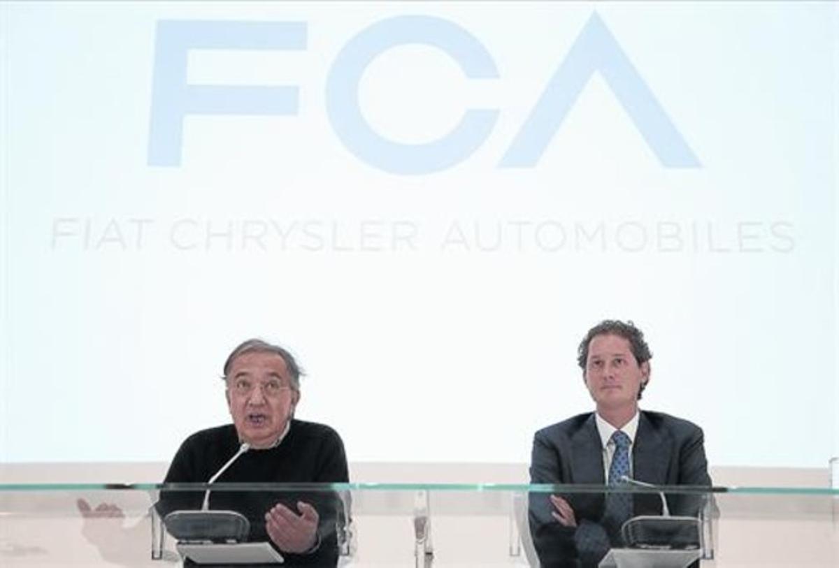 Sergio Marchionne (esquerra) i John Elkann, a la junta d’accionistes de Fiat. Sergio Marchionne (esquerra) i John Elkann, a la junta d’accionistes de Fiat.