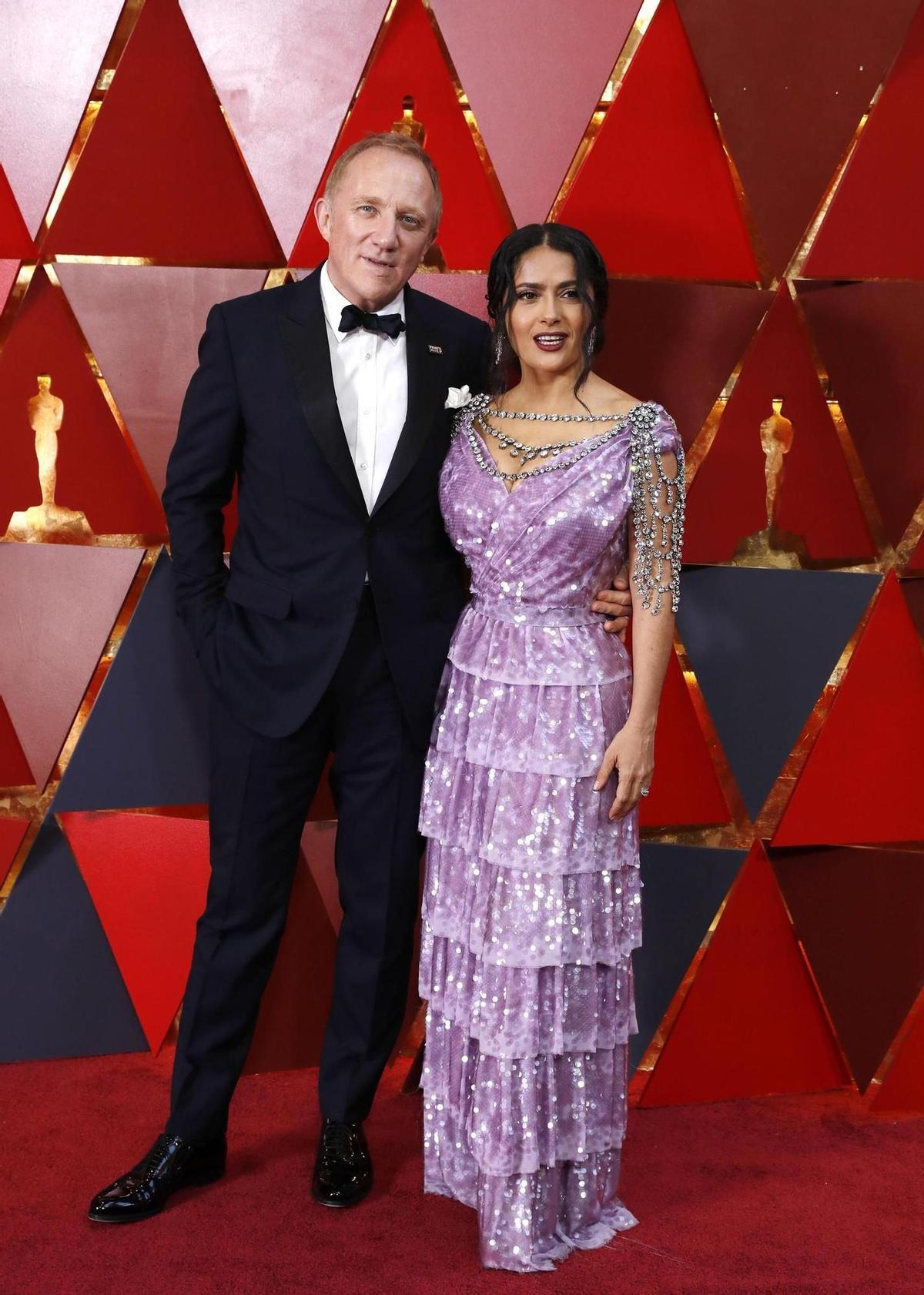 Salma Hayek, con su espos, François-Henri Pinault, en los Oscar 2018.