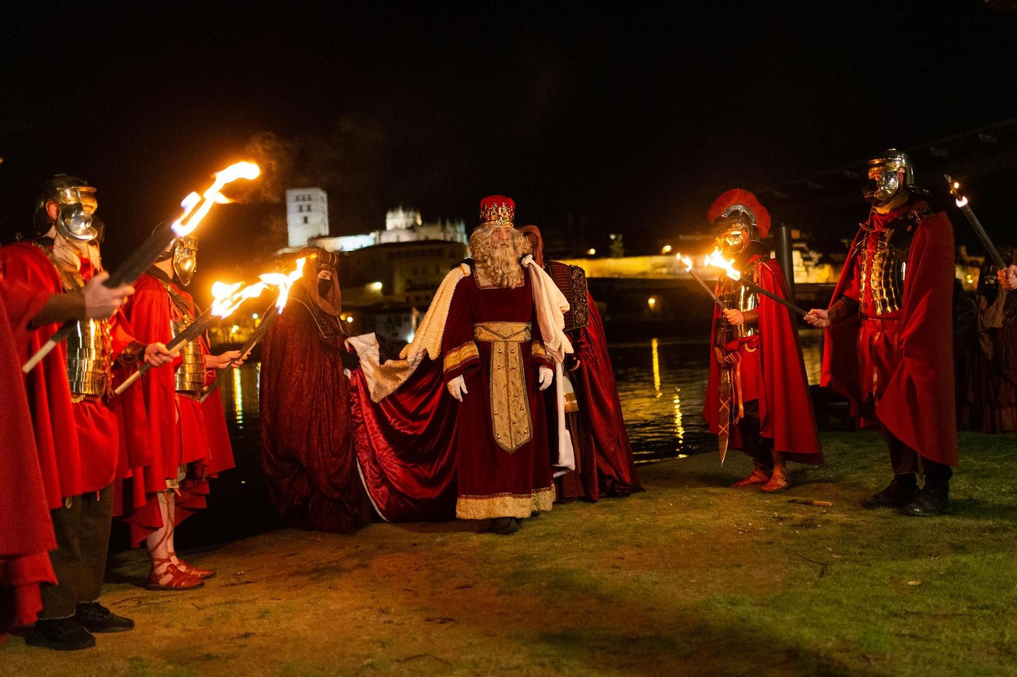 GALERÍA | Así fue la llegada anticovid de los Reyes Magos a Zamora, sin cabalgata y sin niños, pero con la misma ilusión