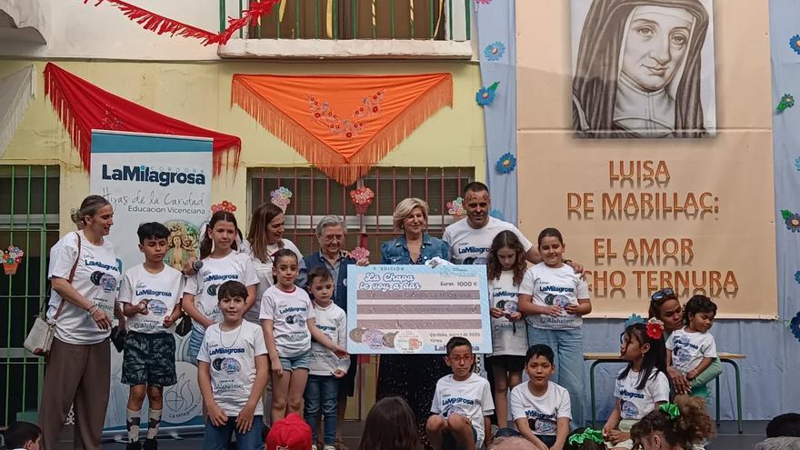 El colegio La Milagrosa dona 1.000 euros a la asociación San Rafael de Alzhéimer de Córdoba