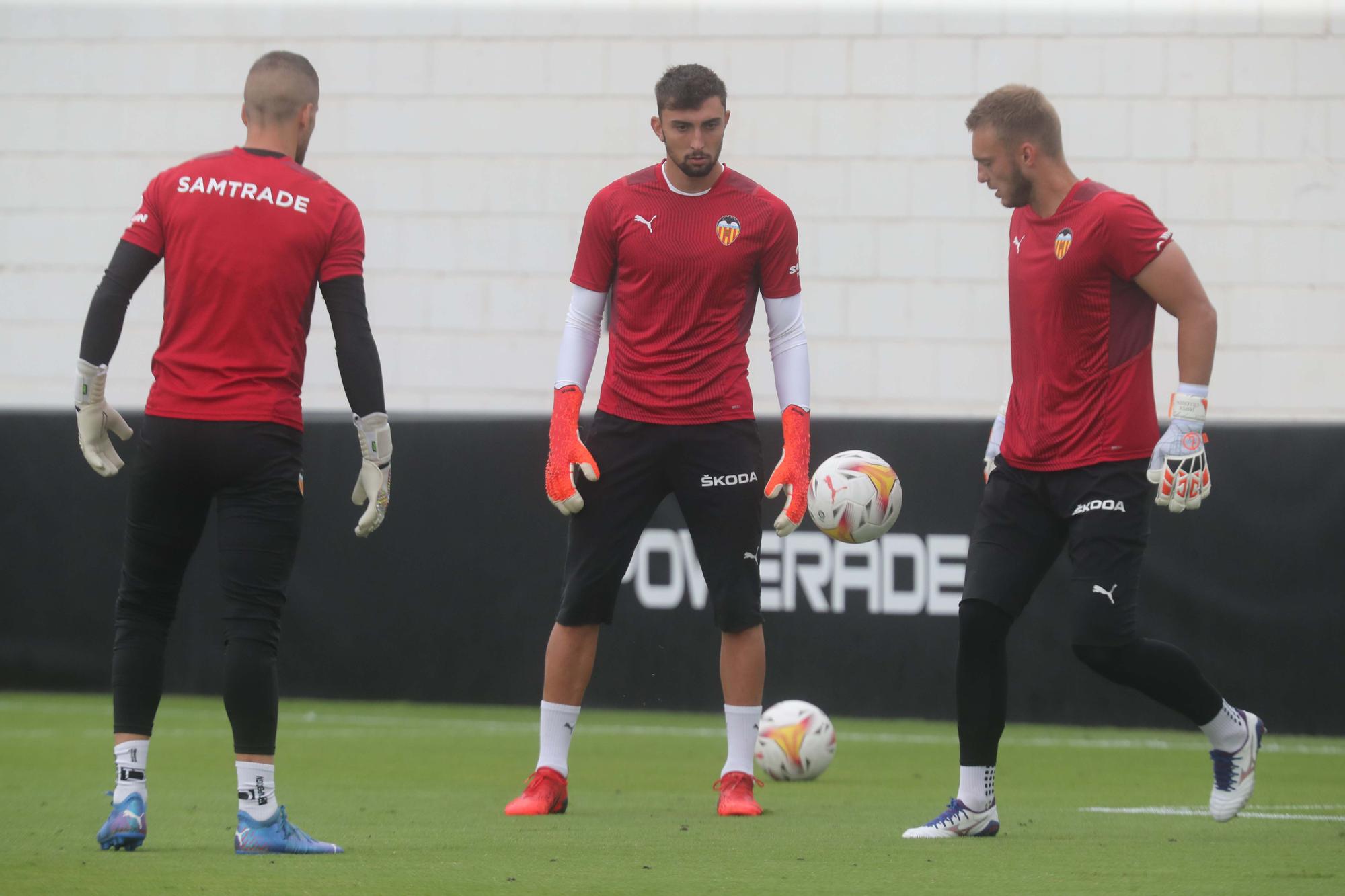 El Valencia CF entrena antes de enfrentarse al Bilbao