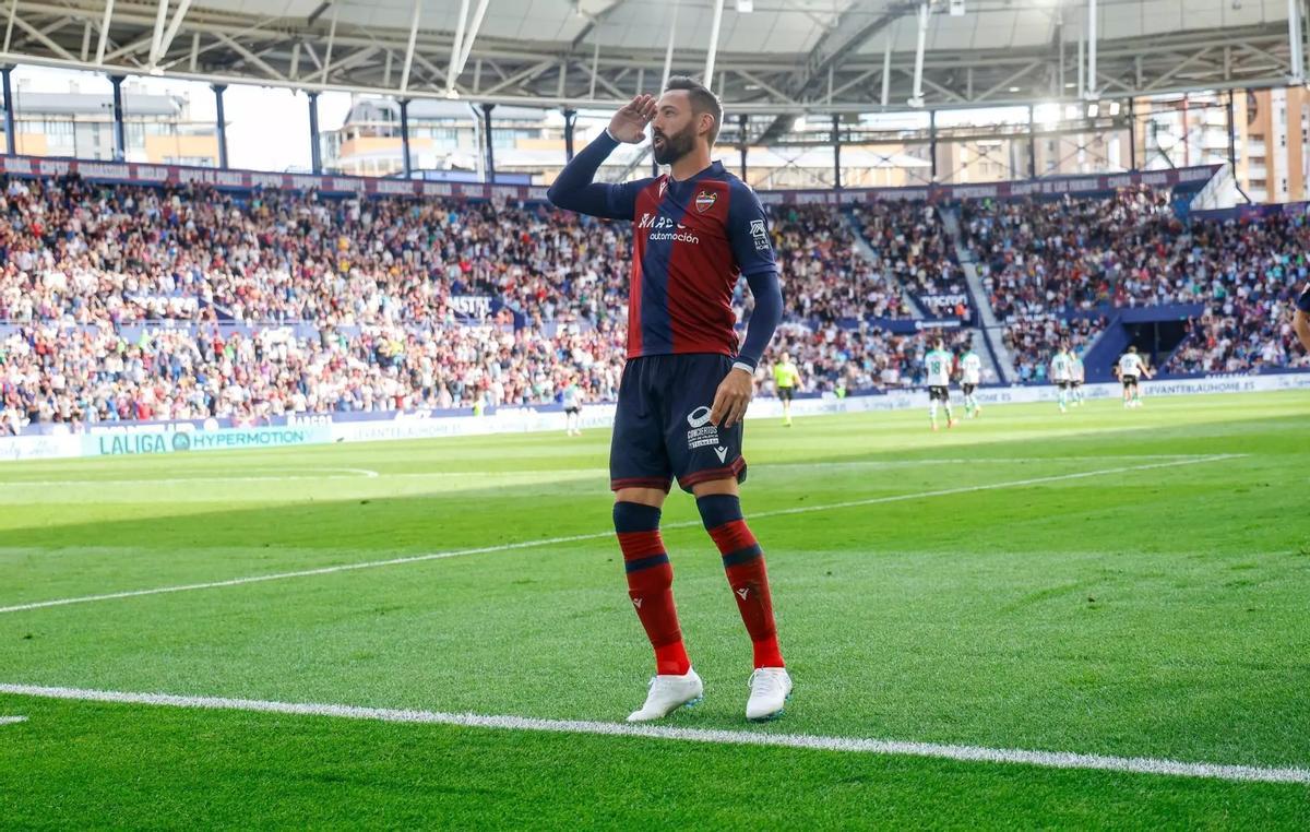 Morales celebra el segundo gol contra el Racing