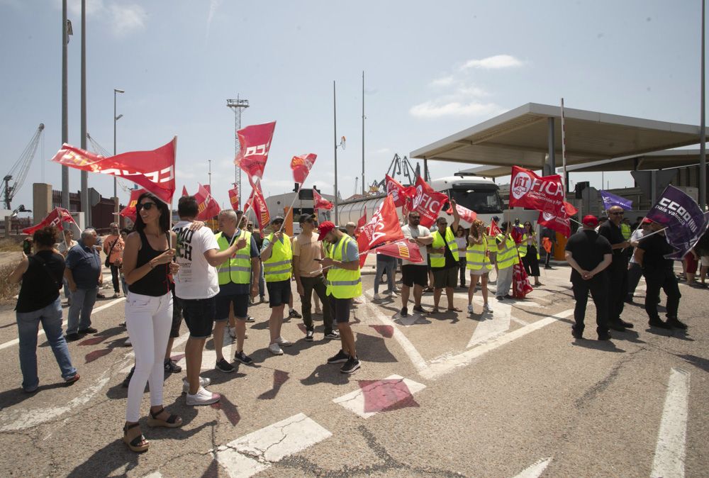 Segundo día de huelga de los trabajadores de Fertiberia en el Port de Sagunt