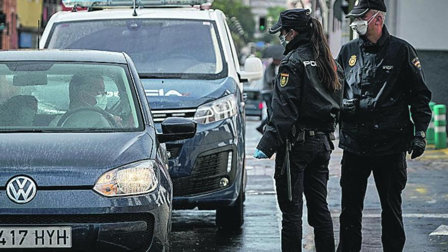 24 guardias civiles y policías nacionales, contagiados de Covid-19 en Canarias