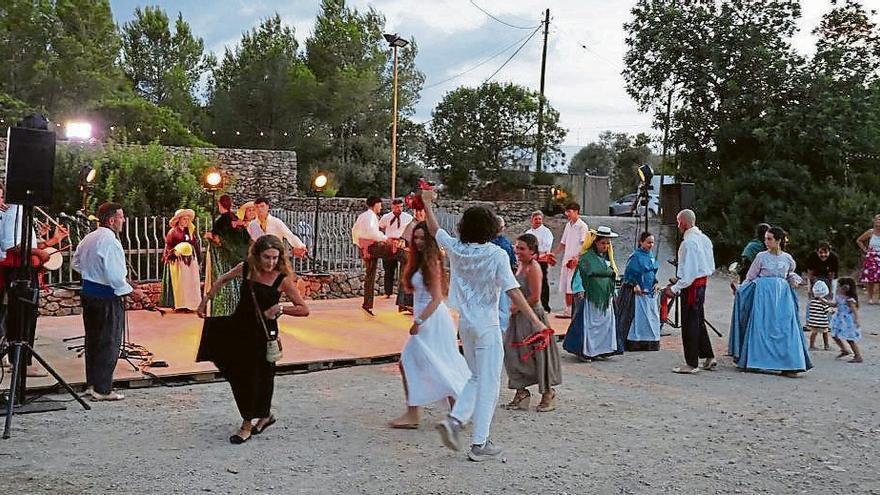 Regreso al pasado con la tradicional misa y ‘ballada’