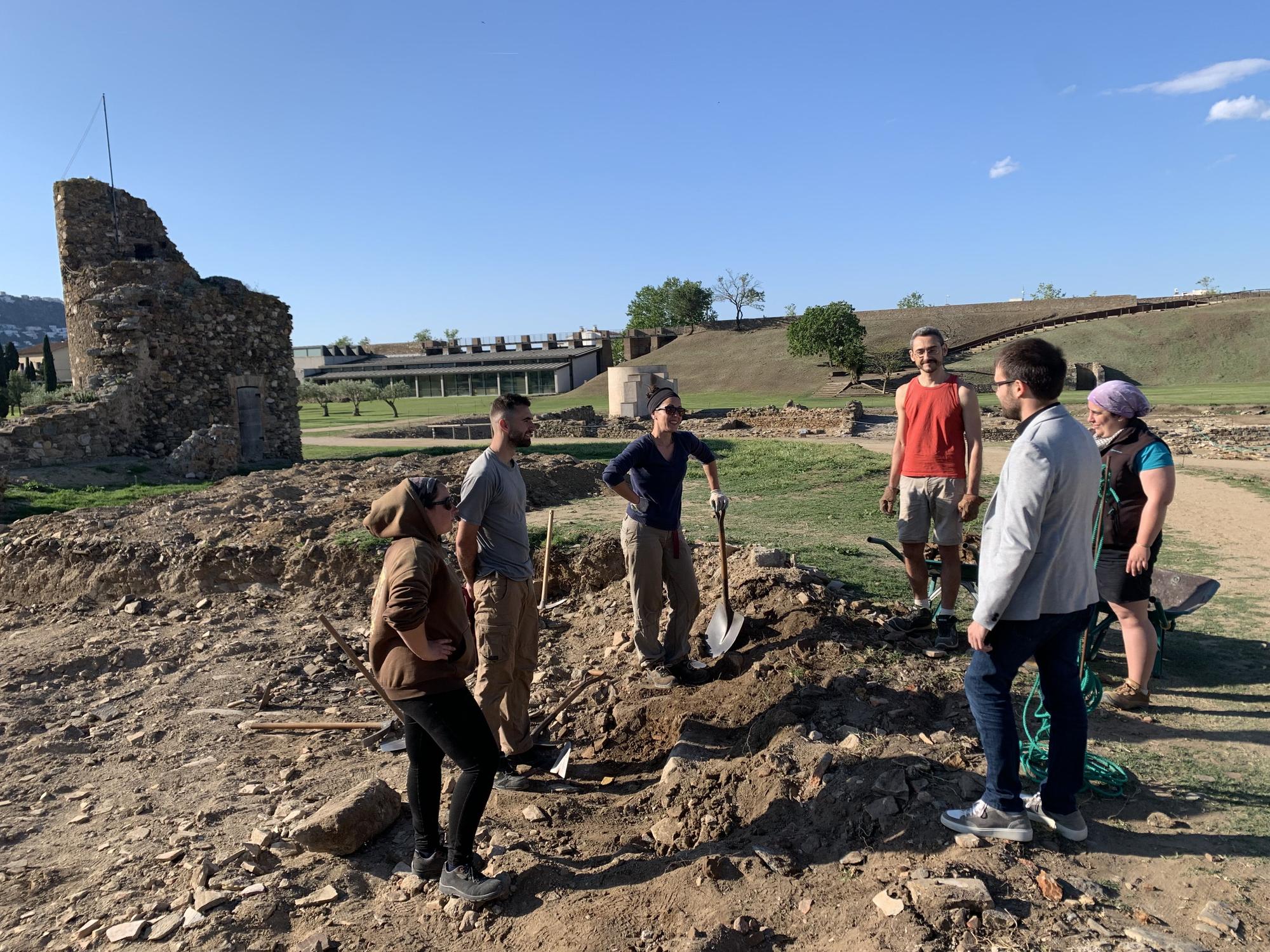 Més excavacions per fer aflorar la vila medieval de la Ciutadella de Roses