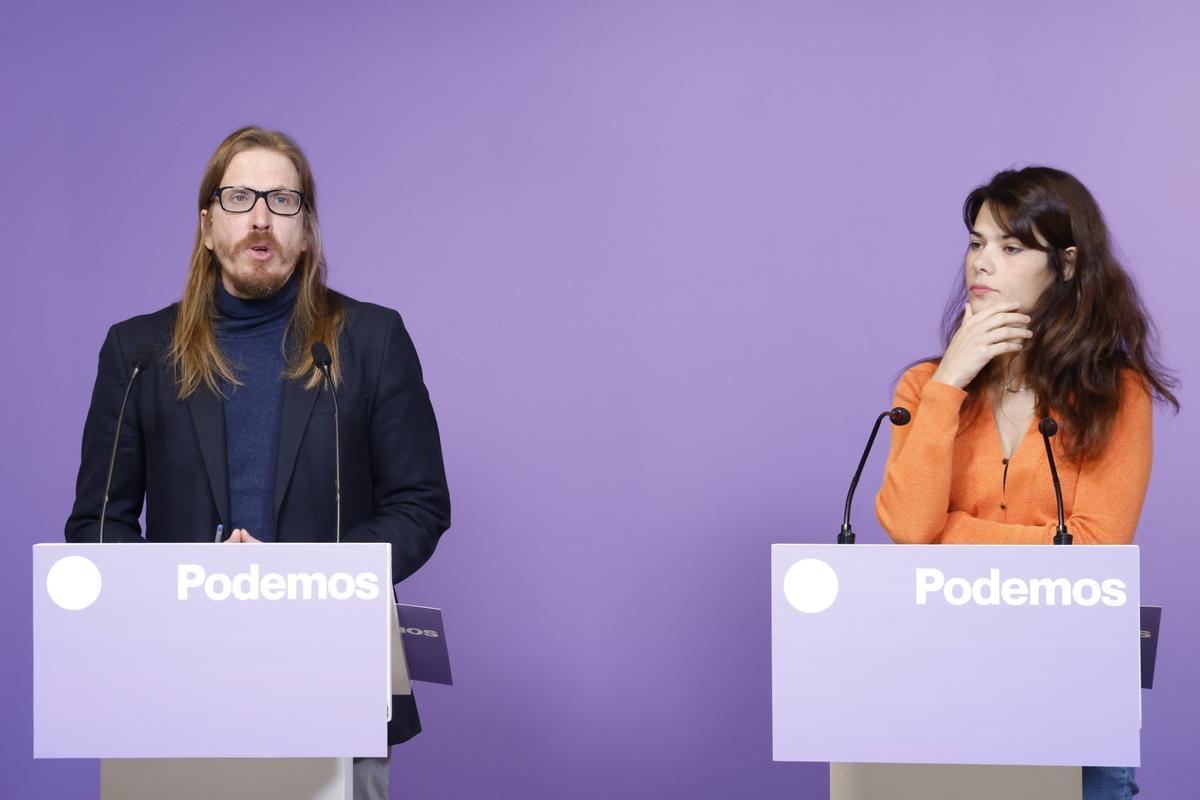 El secretario de Organización y portavoz de Podemos, Pablo Fernández, y la portavoz del partido, Isa Serra, en una imagen de archivo.