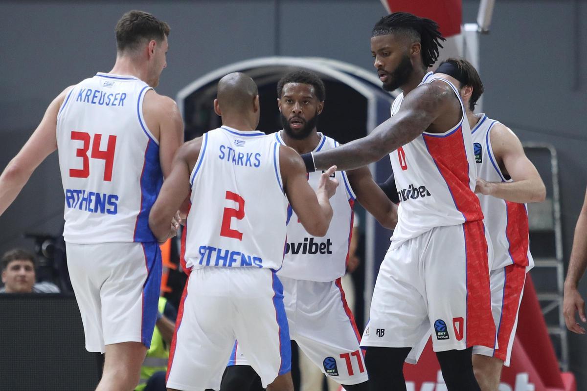 Watson, con el 0 en la camiseta, con el resto de sus compañeros del Panionios