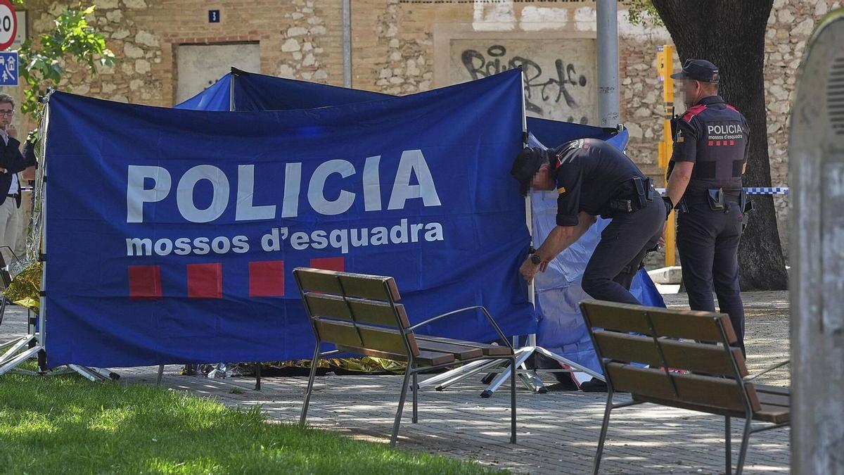 L'escena del crim a la plaça Tarradellas.