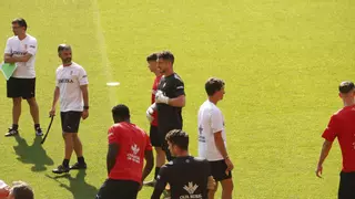 Las claves de Yáñez para "mirar hacia arriba" en el Sporting: capitanía, renovación, propuesta y fichajes