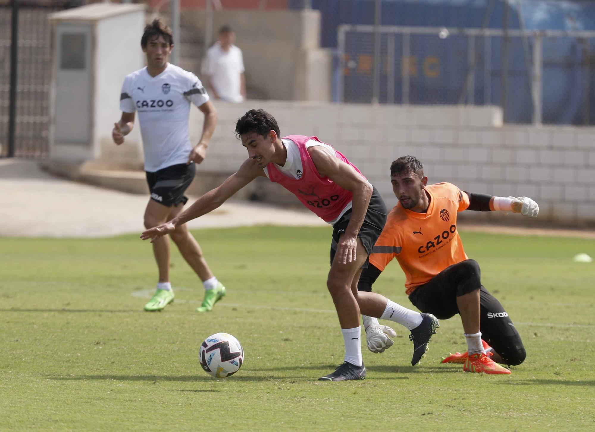 Entrenamiento del Valencia con Herrerín