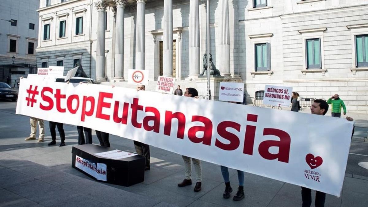 Protesta contra la eutanasia.