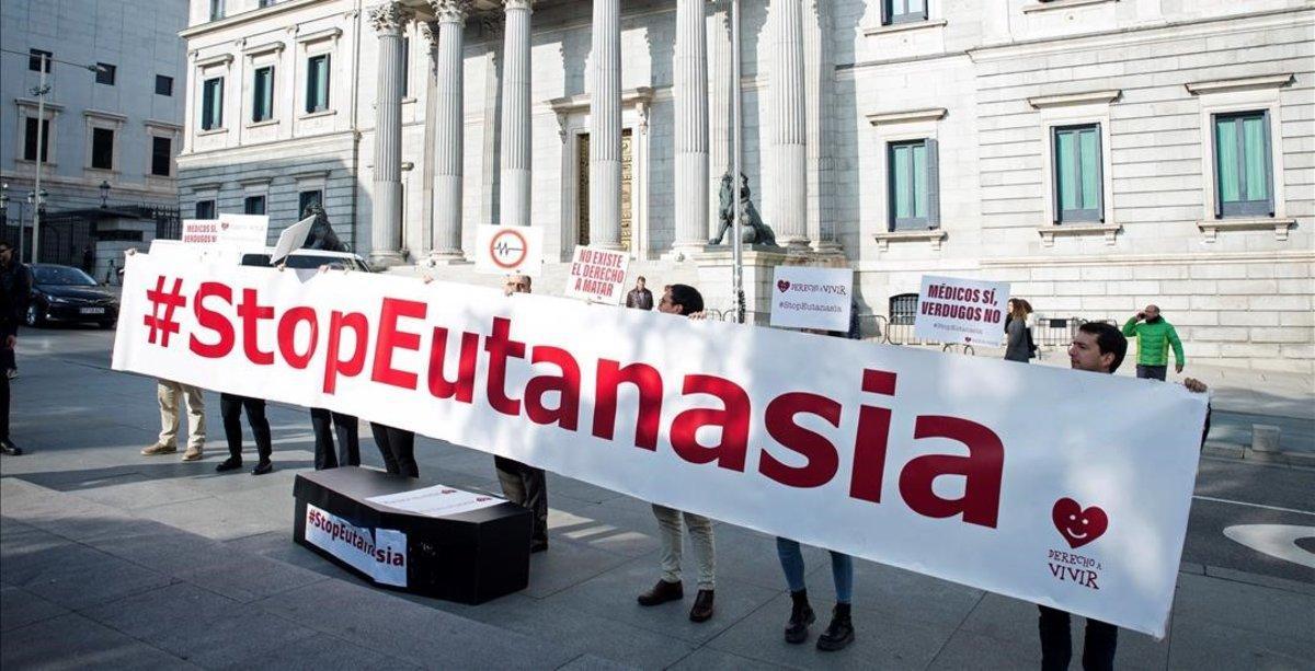 Protesta contra la eutanasia.