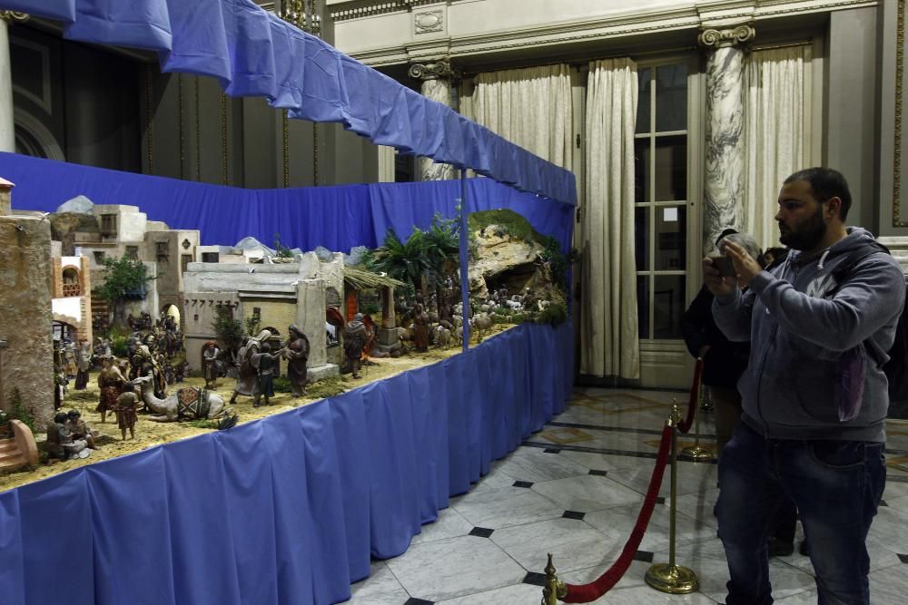 El belén instalado en el Salón de Cristal del ayuntamiento del 'cap i casal'.