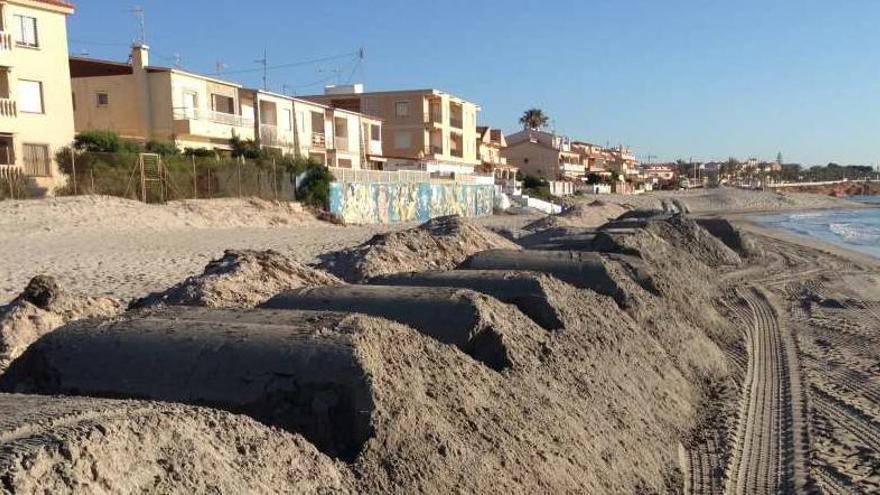 Pilar de la Horadada regenera sus playas con más de 30.000 m3 de arena
