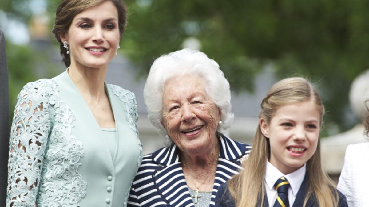 La reina Letizia, su abuela y la infanta Sofía