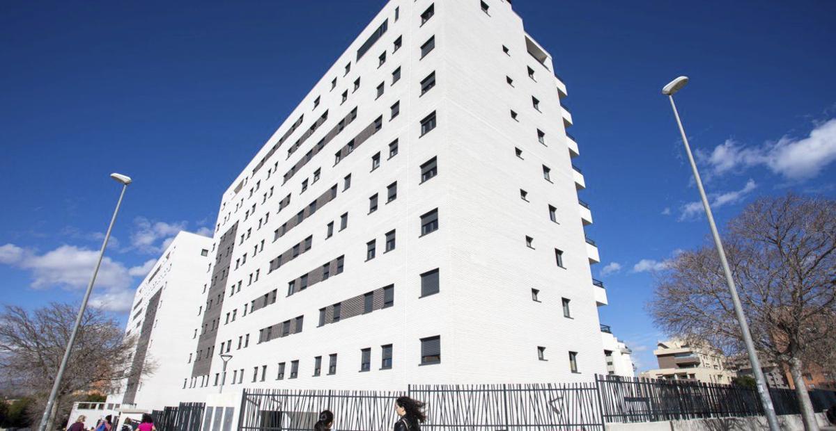 Ejemplo de impoluta fachada en un municipio español.