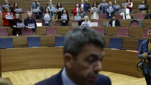 Vox salva Mazón i evita que les Corts li demanin la dimissió en un ple aspre
