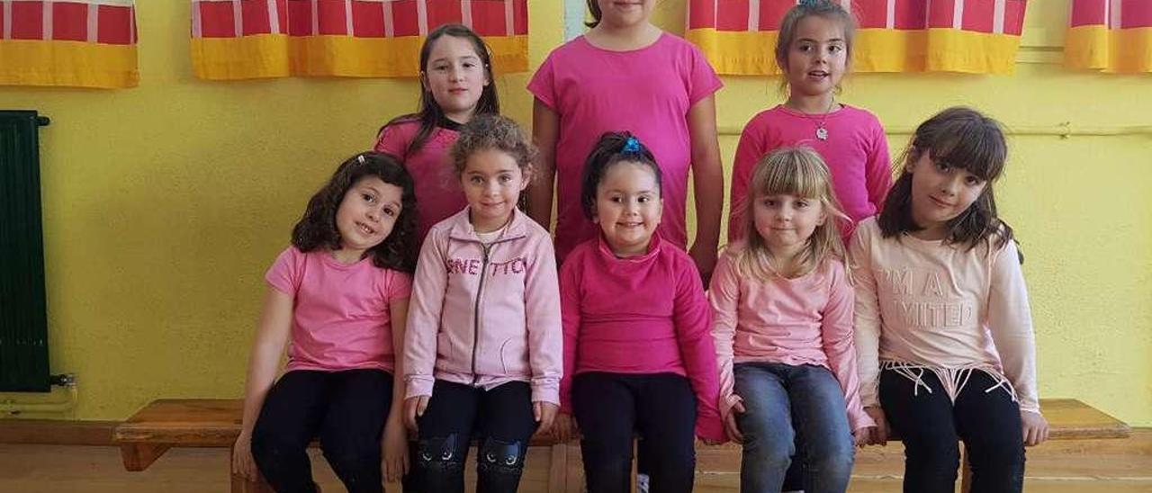 Las niñas del colegio público Vega de Guceo.