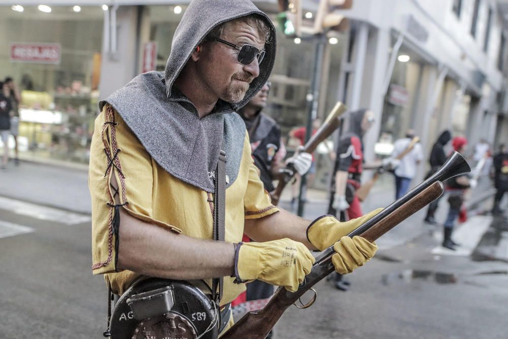 Las Fiestas de la Reconquista llenan las calles de olor a pólvora