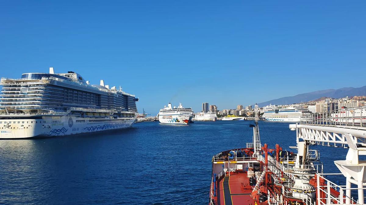 Puerto de Santa Cruz de Tenerife.