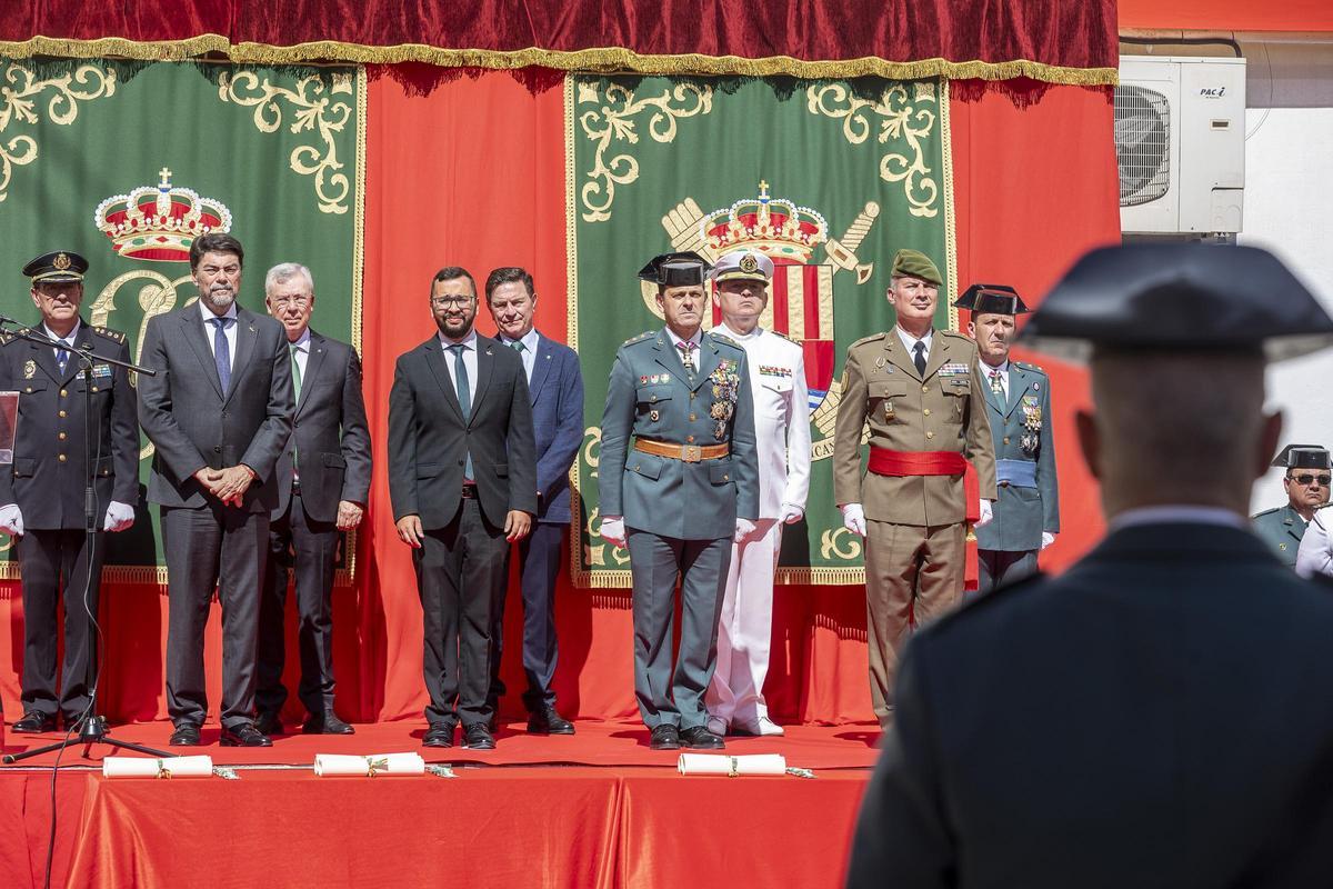 Tribuna de autoridades en la Comandancia de Alicante.