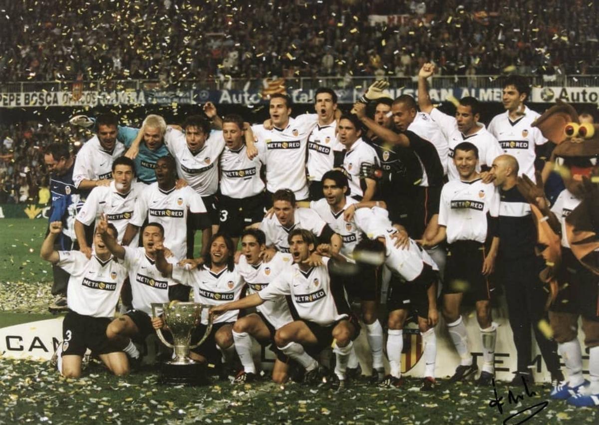 Valencia CF celebra el título de liga conseguido en 2002 en Mestalla