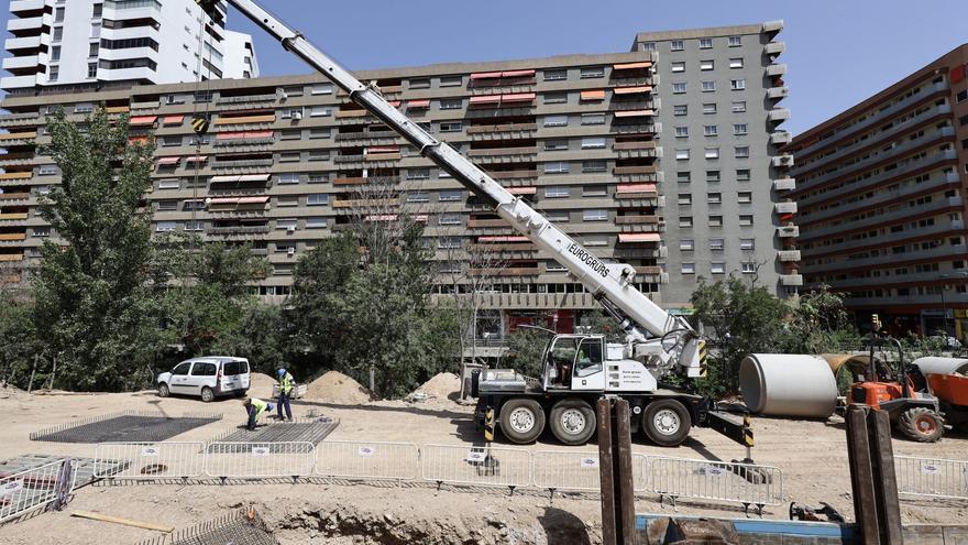 Vecinos y comercios ante las obras del Camino de las Torres en Zaragoza: &quot;Vaya lío que han armado. Hay para tiempo&quot;
