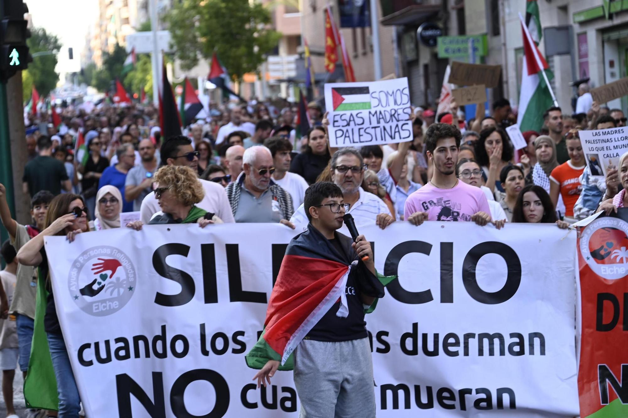 Así ha sido la multitudinaria manifestación para exigir la libertad de Palestina en Elche