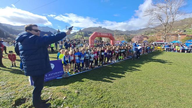 Más de 1.500 niños corren en Mieres hacia el futuro del atletismo asturiano