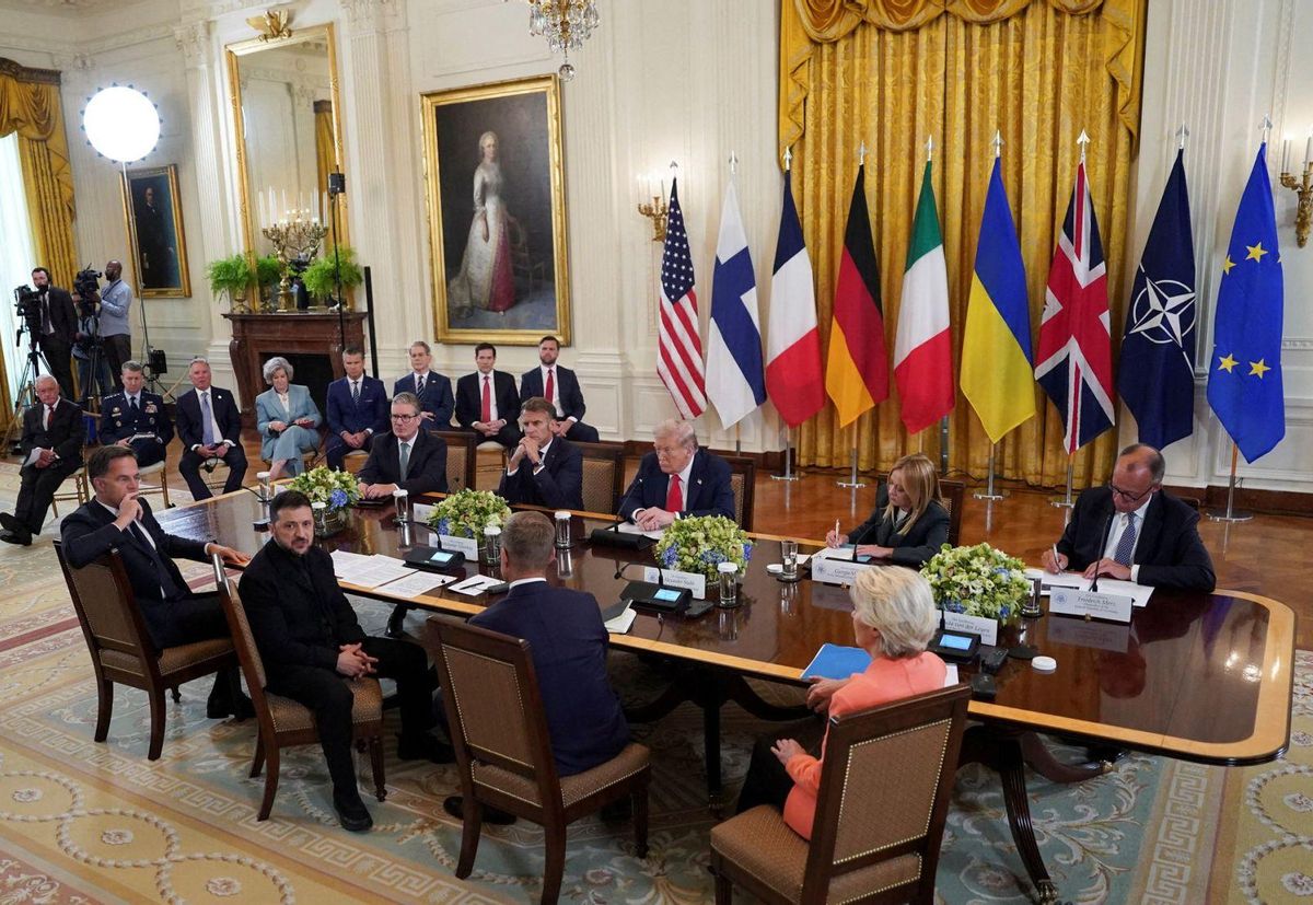 Trump ofereix garanties de seguretat a Kíiv si obté un acord de pau amb Rússia Trump ofereix garanties de seguretat a Kíiv si obté un acord de pau amb Rússia