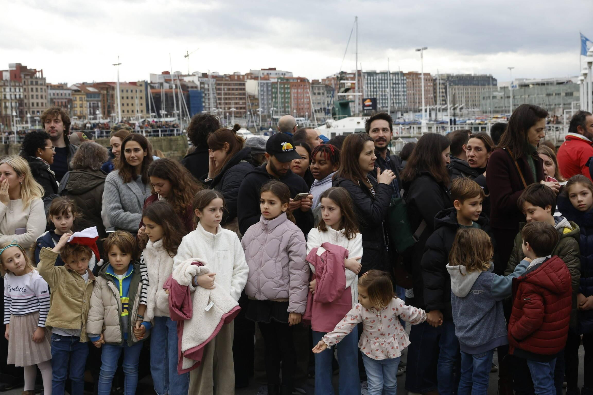 En imágenes: Los Reyes Magos desembarcan en Gijón