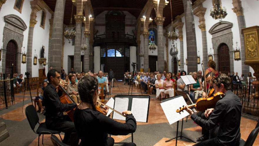 La Basílica del Pino festeja sus 250 años