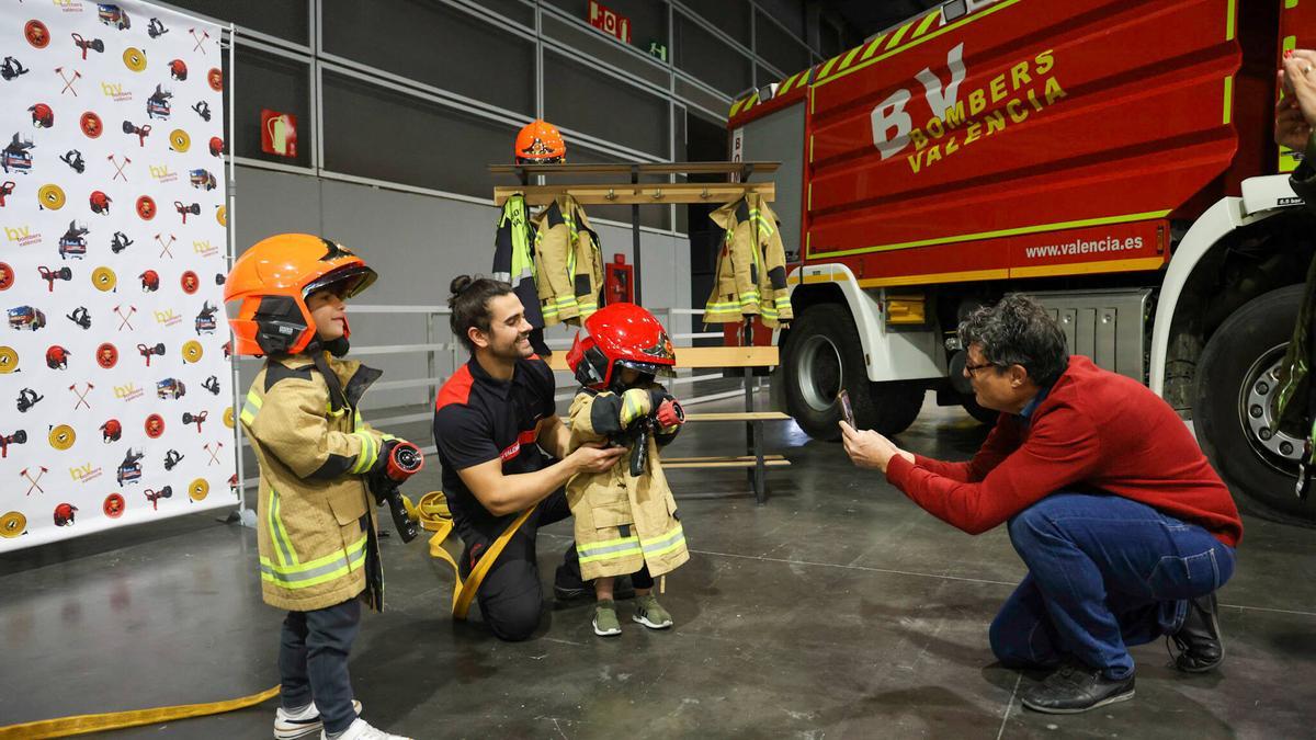 Los Bomberos forman parte de la feria Expojove