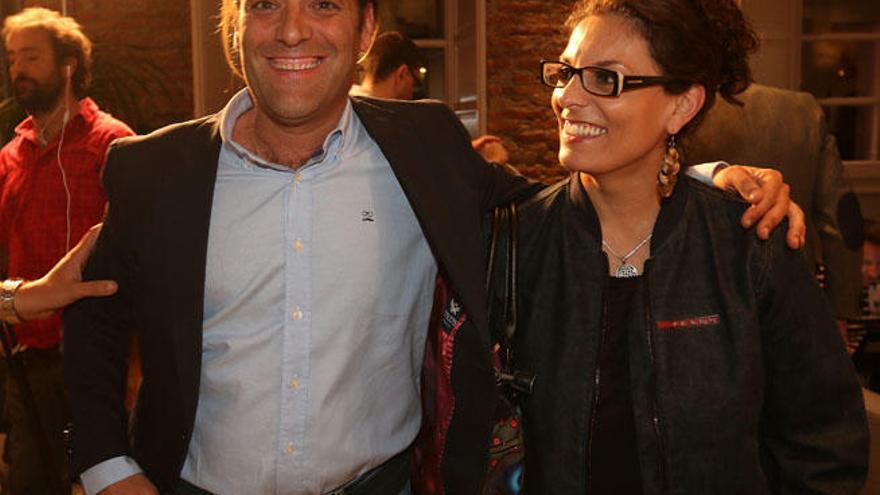 Juan Cassá junto a su mujer, durante la jornada electoral del domingo.