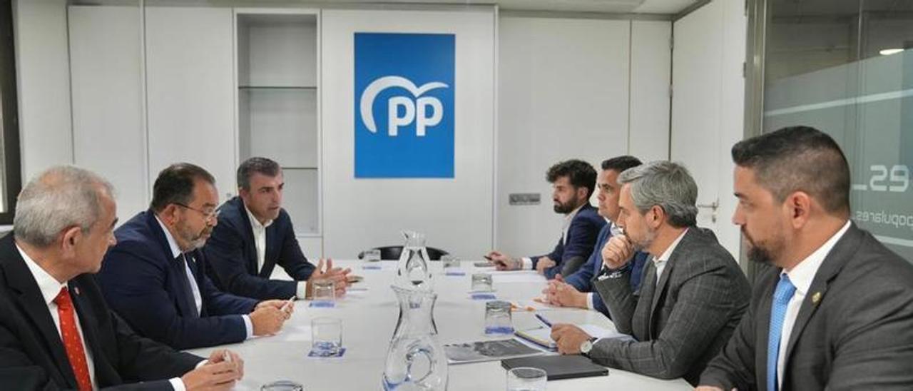 Reunión de los dirigentes del PP canario con los de su partido en Madrid.