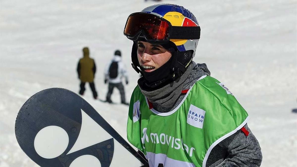 Queralt Castellet, tras un salto durante el entrenamiento de Big Air de los Campeonatos del Mundo de Snowboard y Freestyle Ski Sierra Nevada 2017