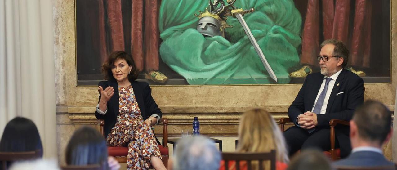 Carmen Calvo, con el presidente de la Diputación, José Martí, durante la intervención