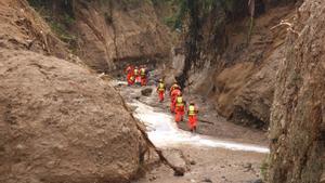 Miembros de un equipo de rescate en Guatemala